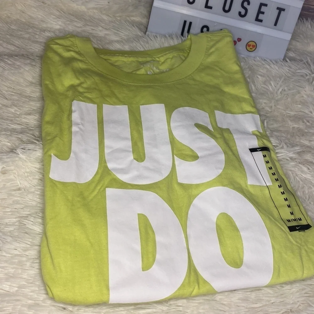 NWT Nike Men's Just Do It Big Logo Lime Green White T-Shirt - Picture 2 of 2